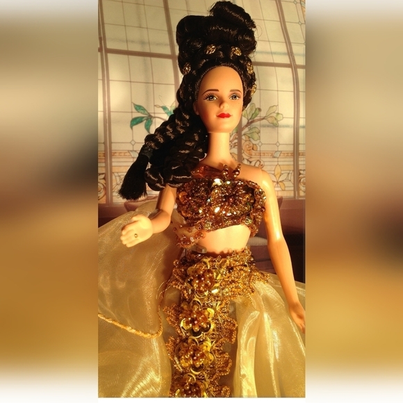 NEW OOAK FASHIONABLE BARBIE DOLL WITH GOWN JEWELRY AND STYLISH UPDO COLLECTABLES - Picture 6 of 13